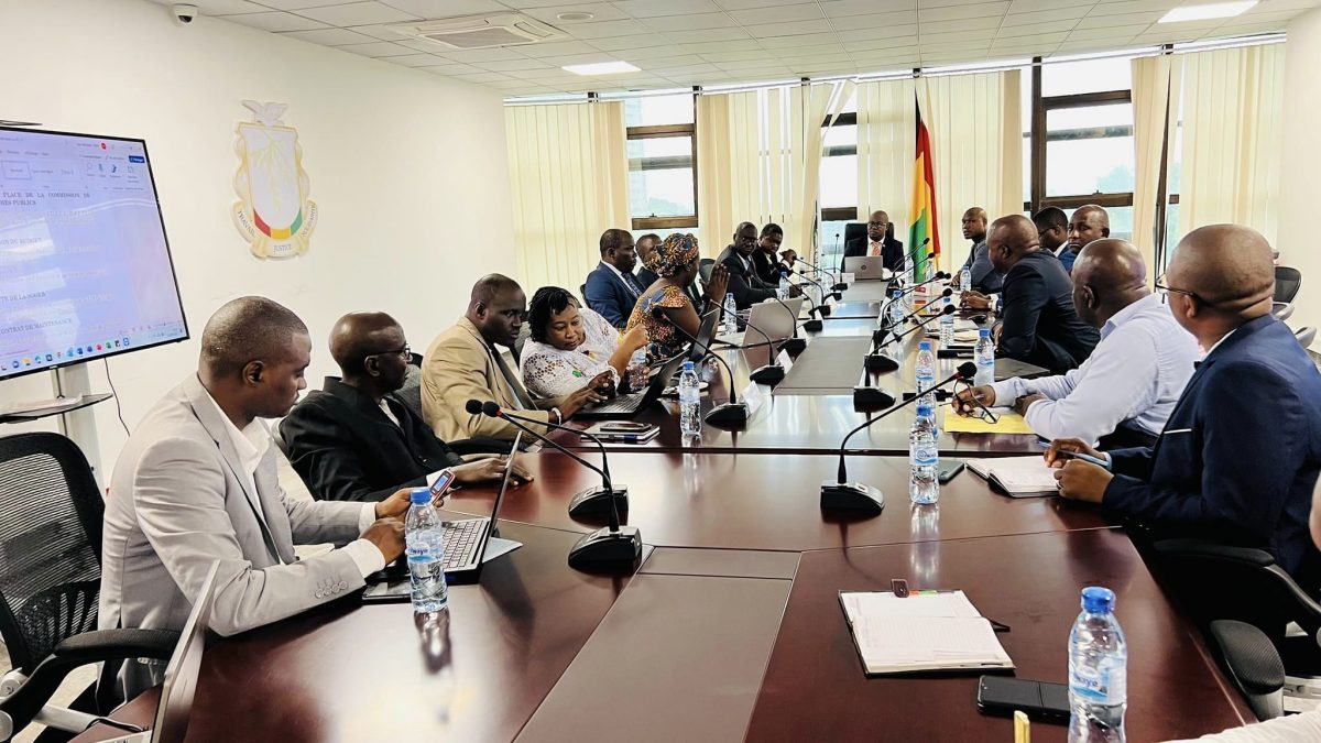 Réunion de Cabinet : La réunion hebdomadaire de cabinet du Ministère ce Lundi 26 Septembre 2022 sous la présidence du Conseiller Principal M. Alpha CAMARA