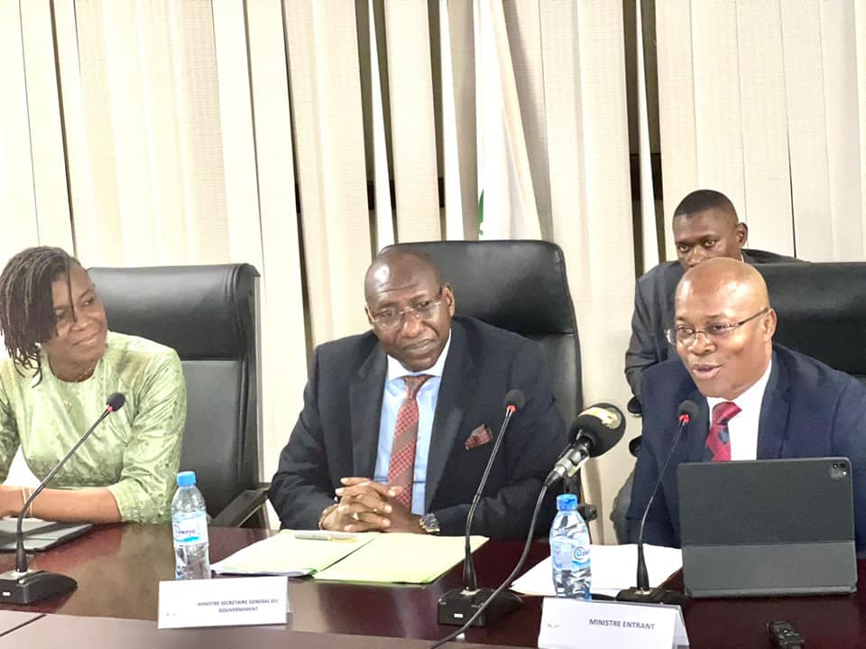 Passation de service entre le Ministre entrant et le sortant