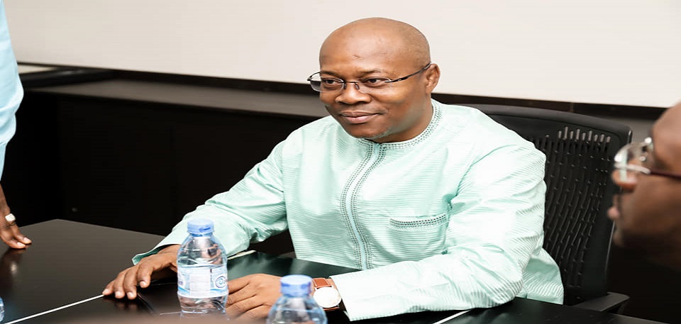 Le Ministre Ousmane Gaoual Diallo a visité ce matin les locaux de la Guinéenne de large Bande GUILAB